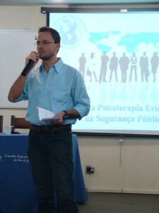 profissionais-e-estudantes-debatem-seguranca-publica-em-palestra-com-terapeuta-ericksoniana