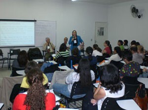 2-publicidade-para-criancas-e-discutida-no-seminario-de-midia-e-psicologia02-300x223.jpg