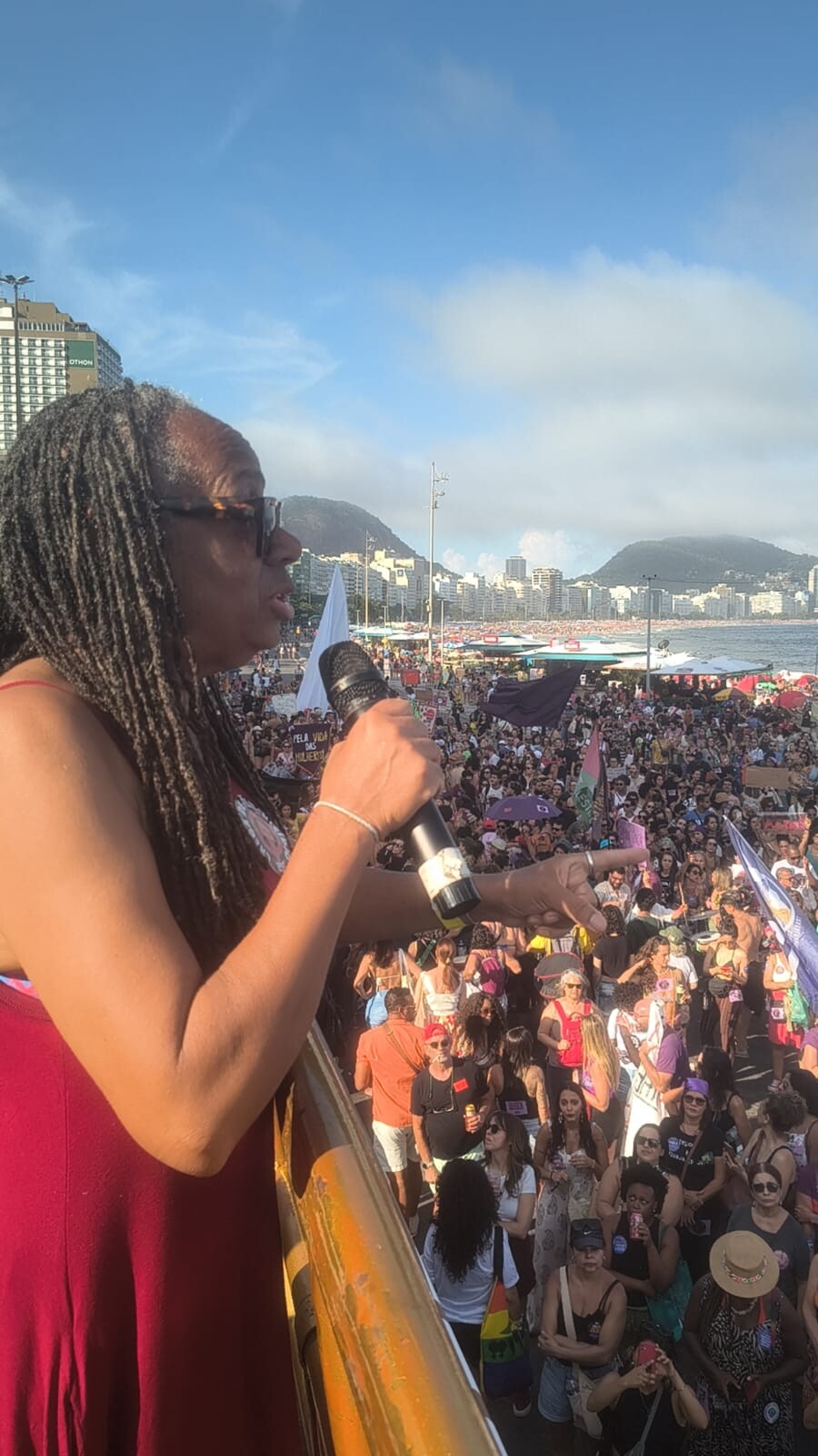 manifestacao-contra-o-feminicidio-ocorre-em-copacabana-crp-rj-esteve-presente